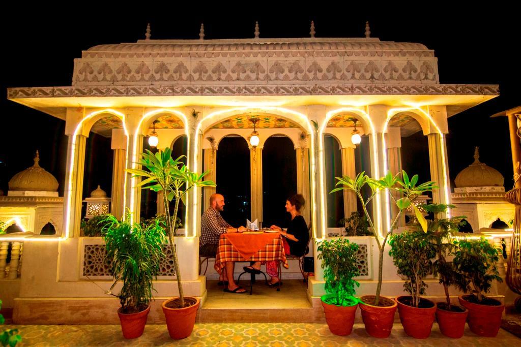 Отель Nahargarh Haveli-Near Train Station Metro Джапур Экстерьер фото