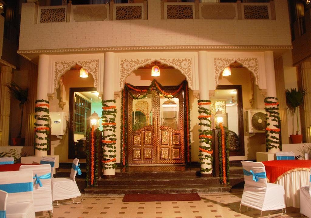 Отель Nahargarh Haveli-Near Train Station Metro Джапур Экстерьер фото